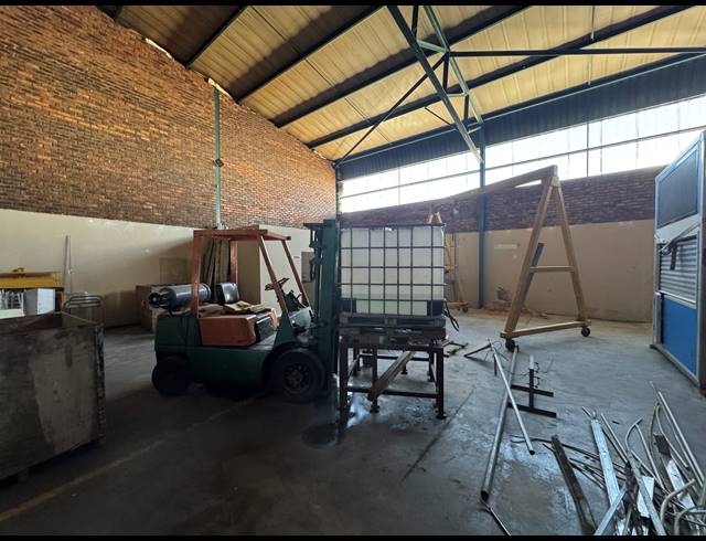 410M² WAREHOUSE TO LET IN STORMILL